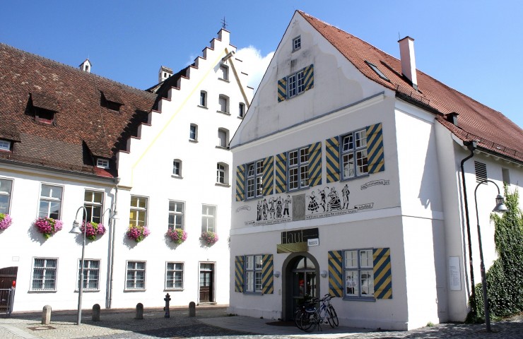 Das Komödienhaus neben dem Hospiz